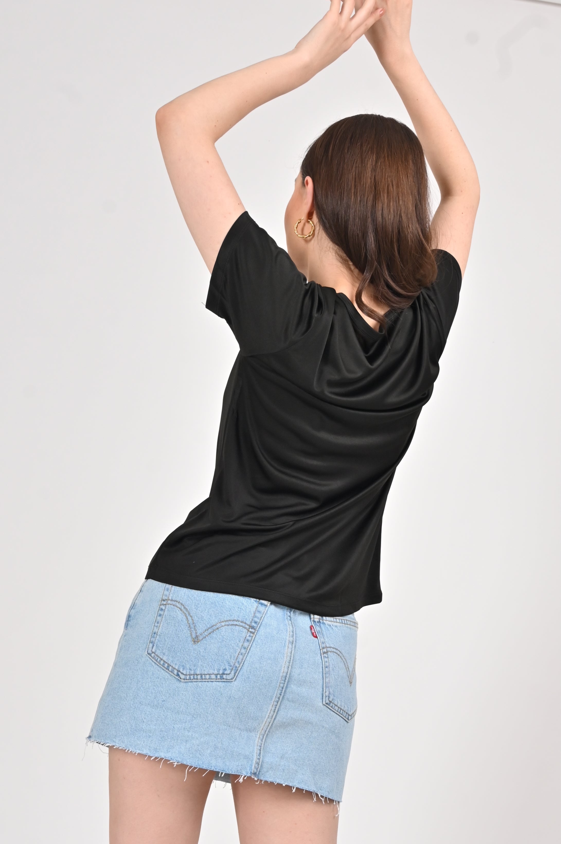 100 % ORGANIC MULBERRY SILK TRI-ACETATE WRINKLE FREE ROUND NECK TEE - BLACK