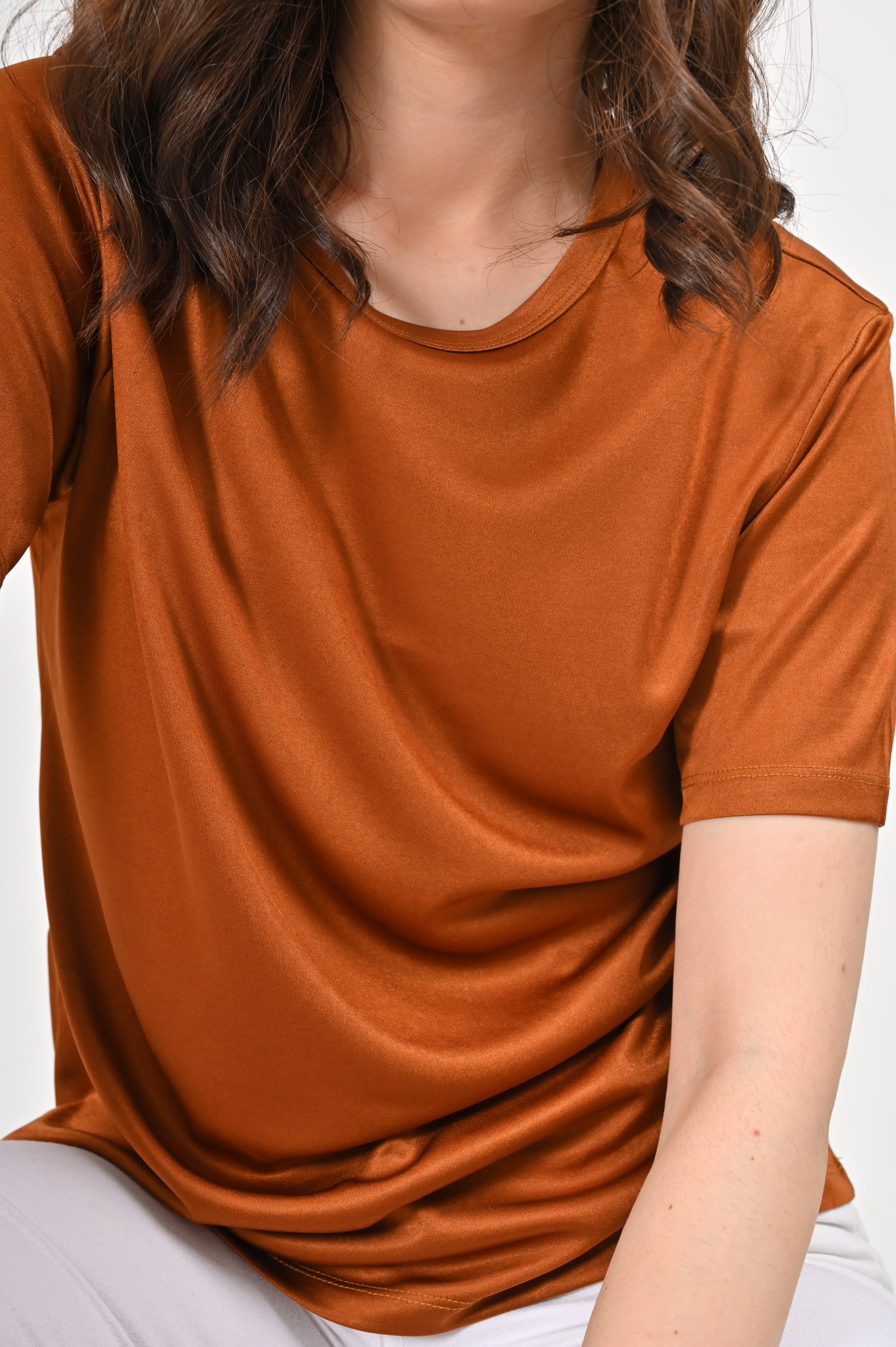 100 % ORGANIC MULBERRY SILK TRI-ACETATE WRINKLE FREE ROUND NECK TEE - CARAMEL BROWN